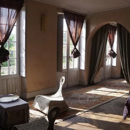 Yobaba Lounge Boutique Yoga Retreat Centre Nocleg ze śniadaniem Chalabre